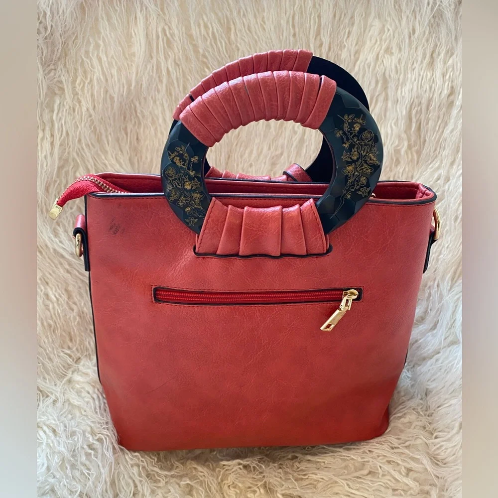 N/A red leather